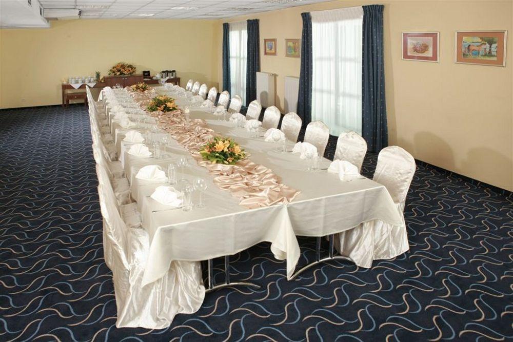 Comfortbiznes Прушкув Экстерьер фото
