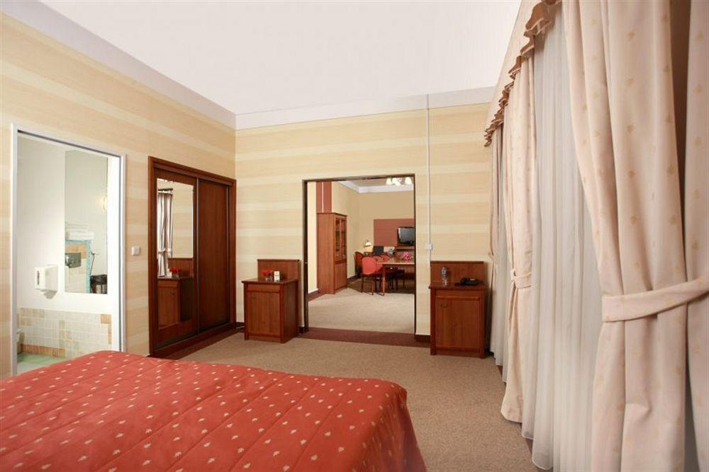 Comfortbiznes Прушкув Экстерьер фото