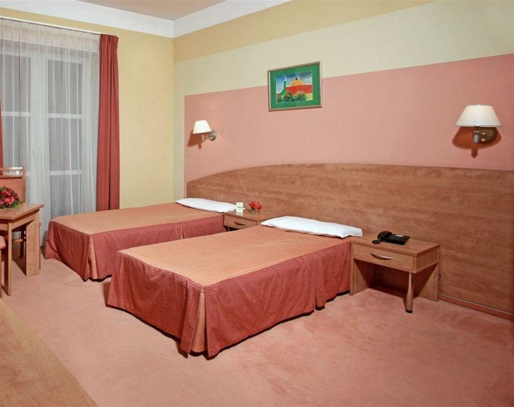 Comfortbiznes Прушкув Экстерьер фото