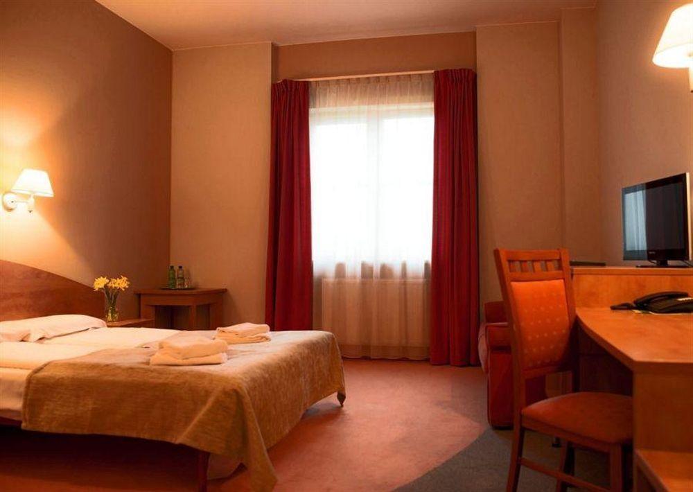 Comfortbiznes Прушкув Экстерьер фото
