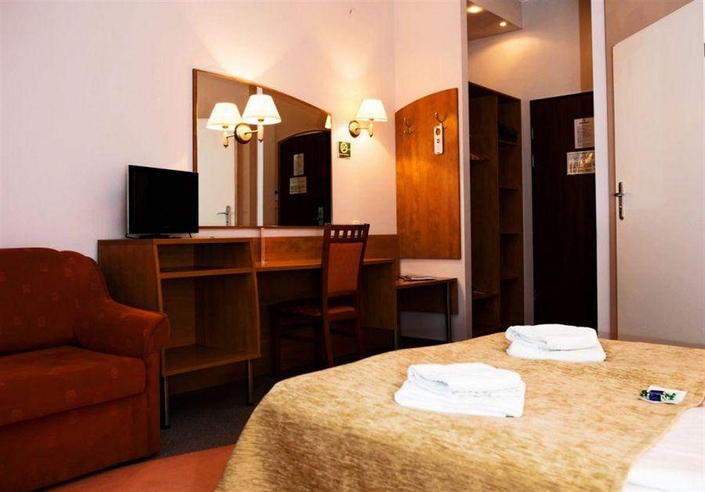 Comfortbiznes Прушкув Экстерьер фото
