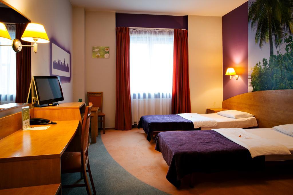 Comfortbiznes Прушкув Экстерьер фото