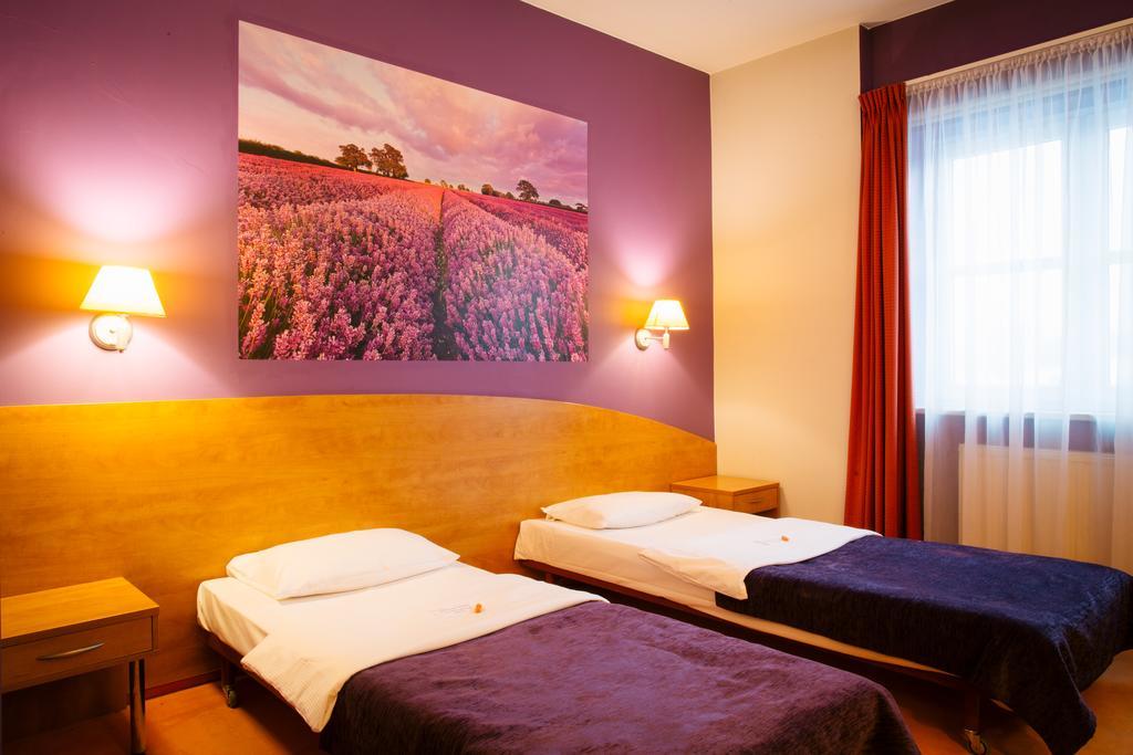 Comfortbiznes Прушкув Экстерьер фото