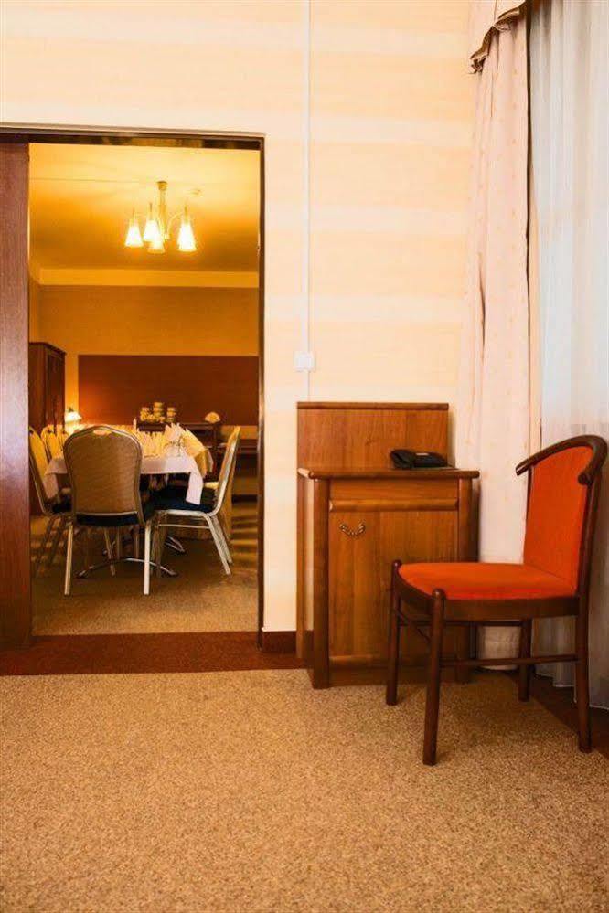 Comfortbiznes Прушкув Экстерьер фото